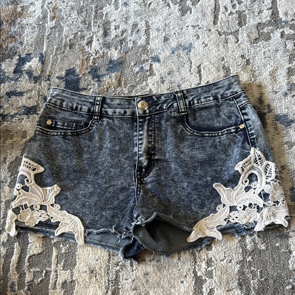 Stylish Denim Shorts with Lace Accents - Picture 1 of 3